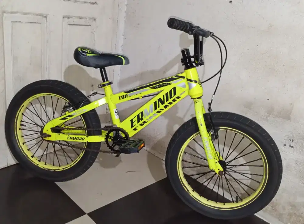 Sepeda BMX ukuran 18 ban jumbo kondisi normal