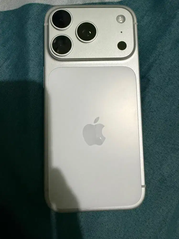 IPHONE 17 PRO SILVER 256 GB garansi Digimap ON Juli 2027