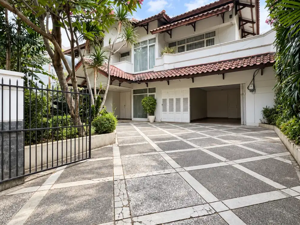 Jual Rumah  di Selong Kebayoran Baru Jakarta Selatan, LT 626 m², Kolam Renang, SHM