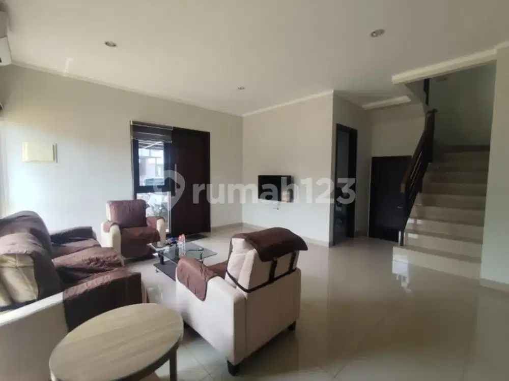 Dijual Rumah 2 Lantai 4 Kamar Tidur di Cluster Regia Summarecon Crown Gading Bekasi