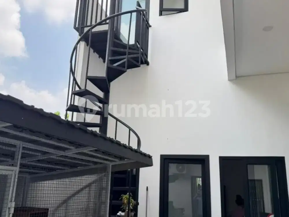 Dijual Rumah Siap Huni 4 Lantai di Komplek Perumahan Sunter Jakut LT 180 M ( 10 X 18 ) Meter