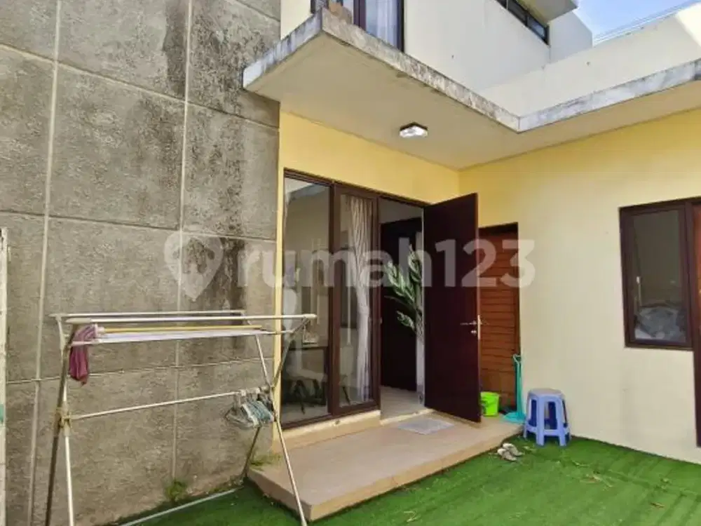 Dijual Rumah Hoek 2 Lantai Kondisi Rumah Terawat, Sudah Furnished, dan Siap Huni di Cluster Arana Harapan Indah