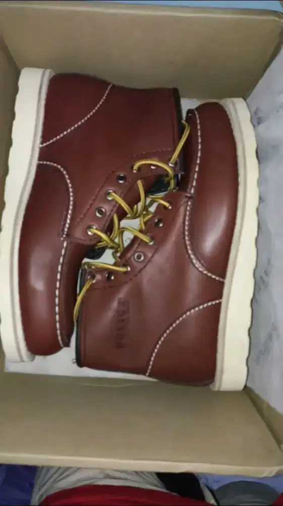Safety shoes police