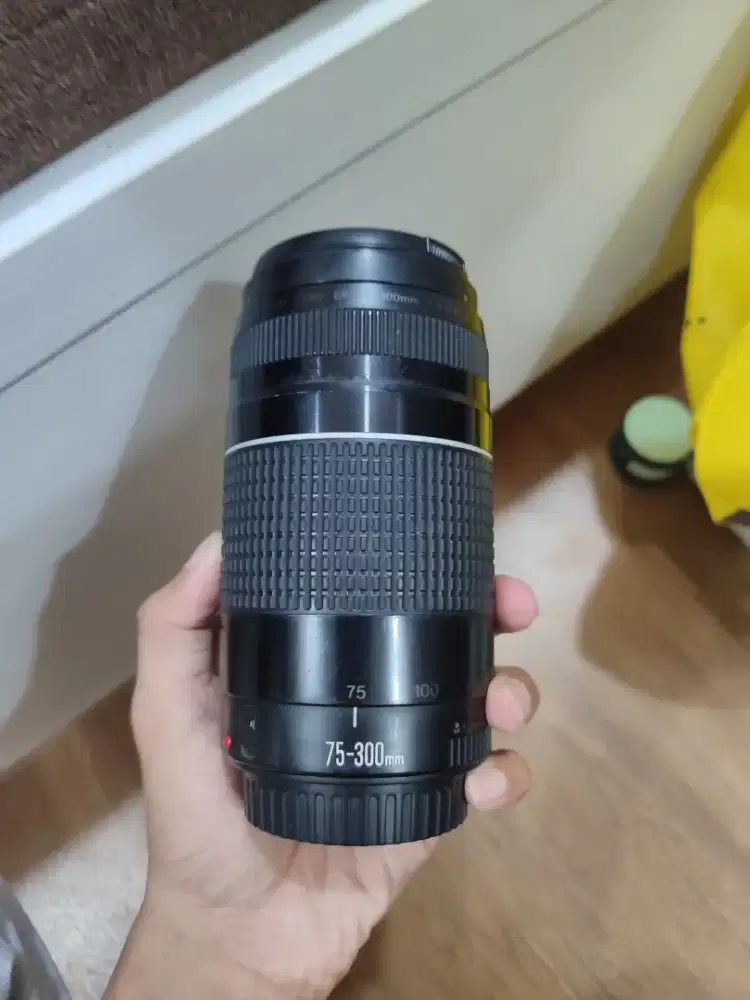 Lensa Canon EF 75-300mm f/4-5.6 III