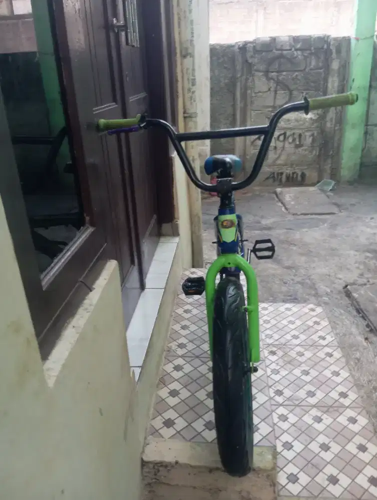 Di jual sepeda BMX merek Genio