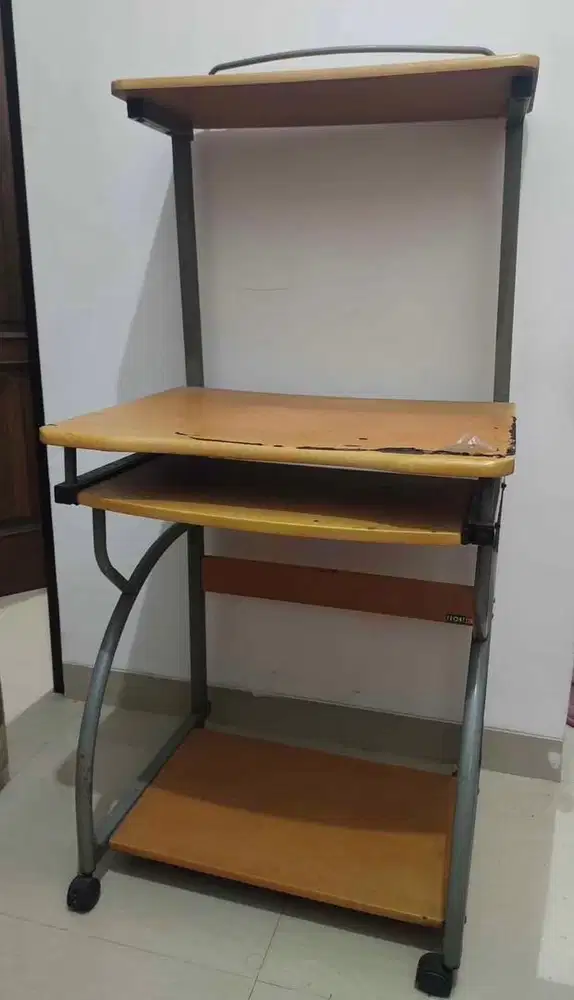 Meja Belajar/Meja PC Awet Kokoh, Sekaligus jual Bangkunya (Hrga Pisah)