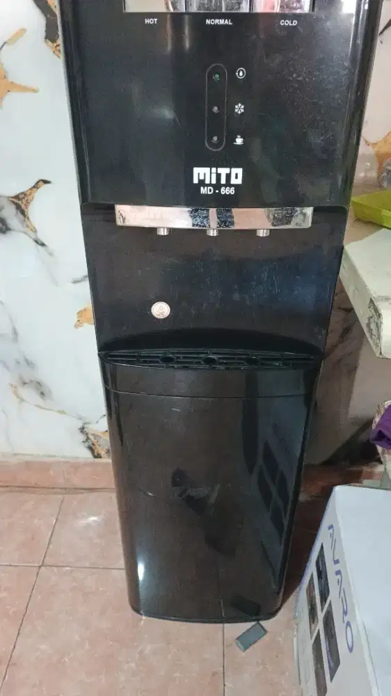 Dispenser galon bawah