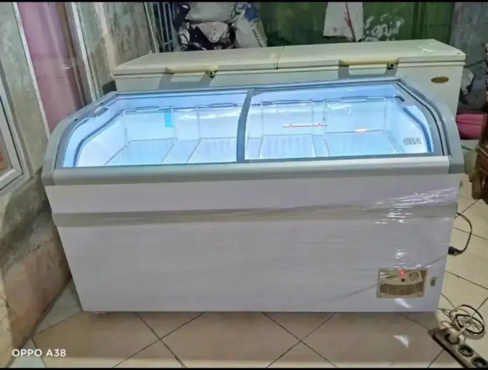 Chest freezer sleding kaca ukuran 500 L
