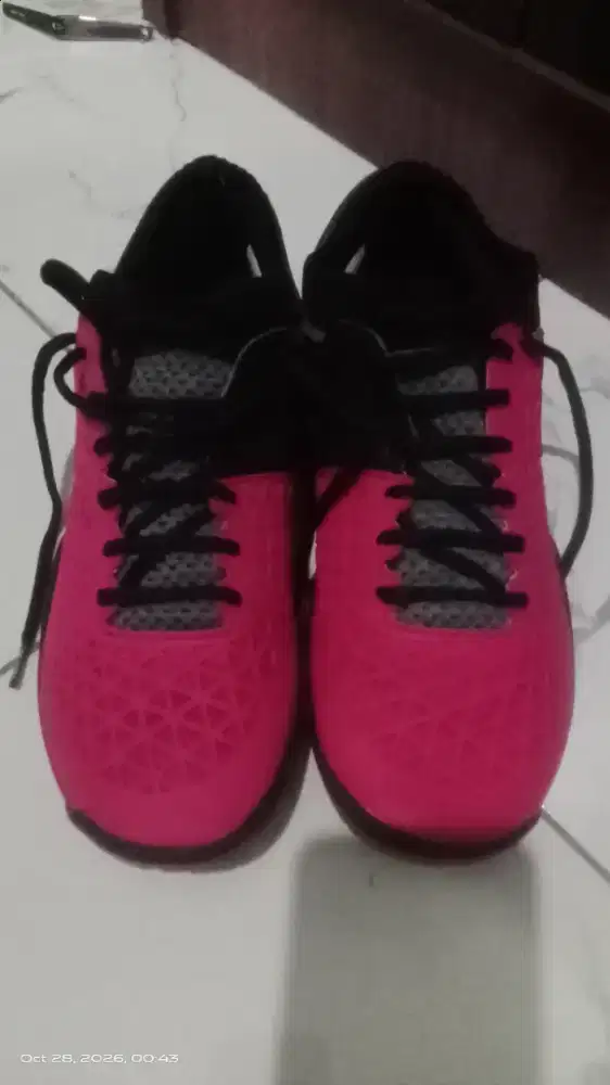 Sepatu yonex jarang pakai size 43