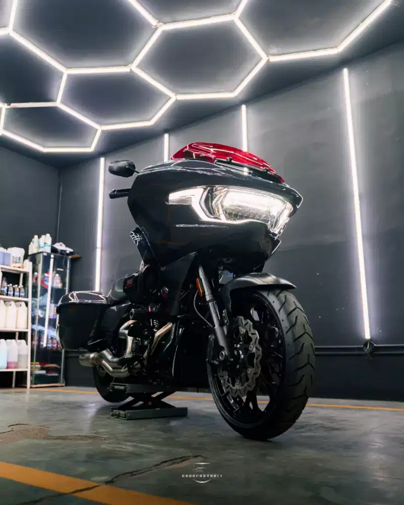 Harley Davidson Road Glide Cvo ST