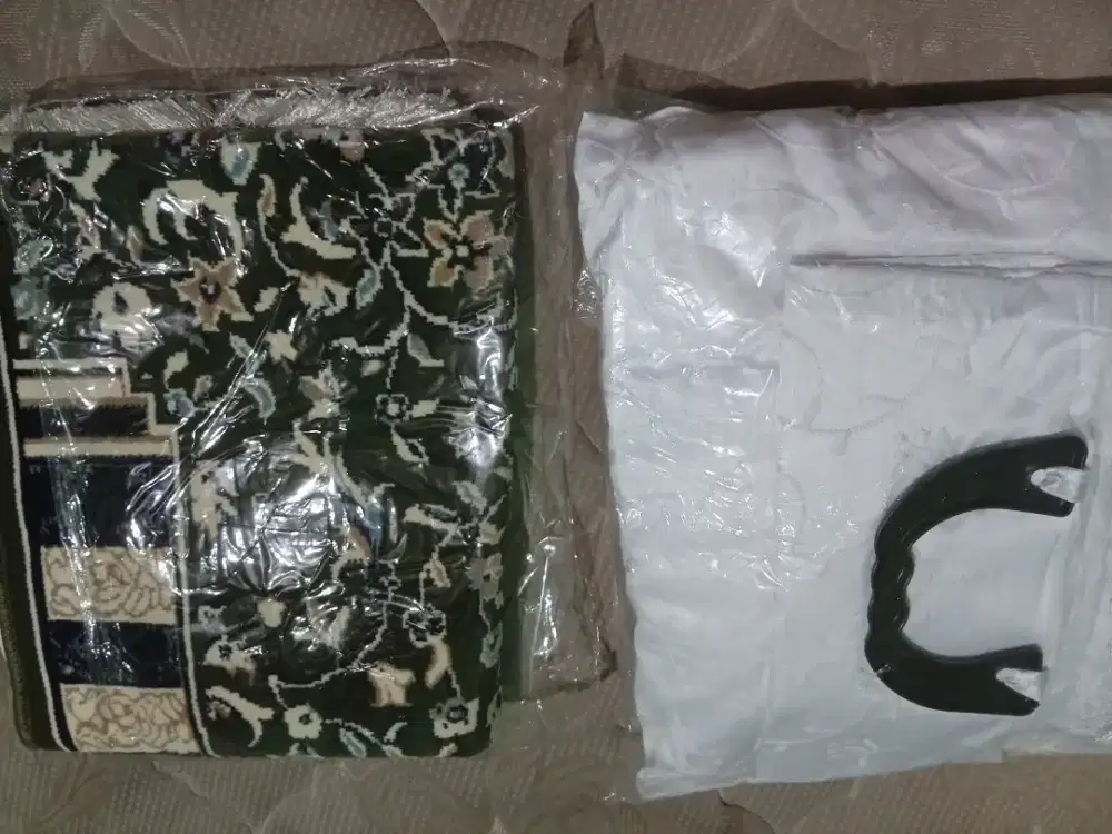 1 set mukena dan Sajadah