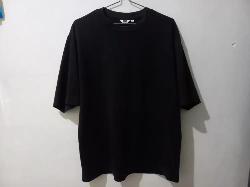 Kaos Uniqlo Airism Size L