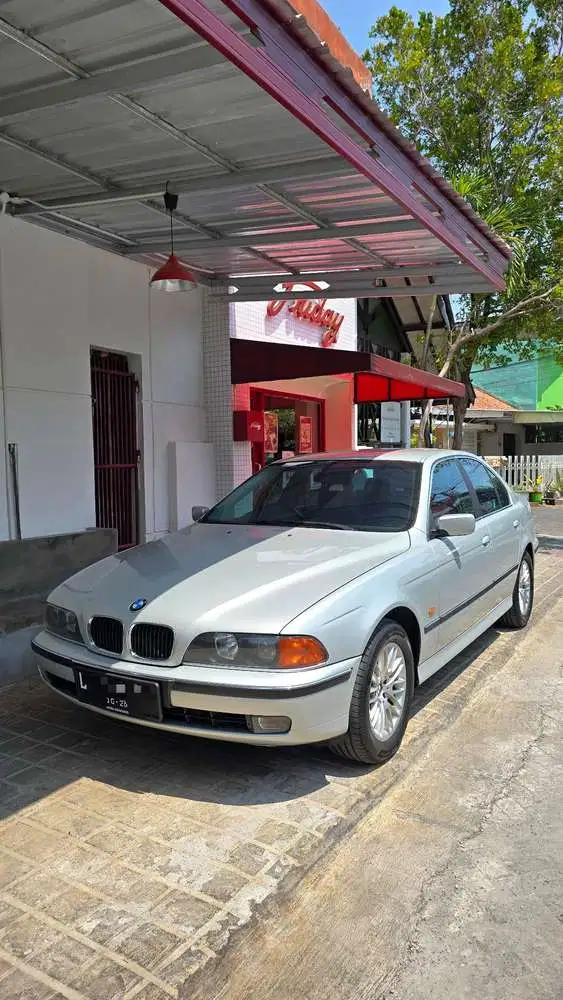BMW 528i 1997 Bensin