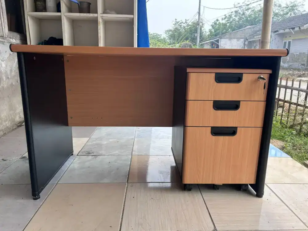 Meja Ex Kantor Ukuran 120x70x75 Merek Hight Point Murah