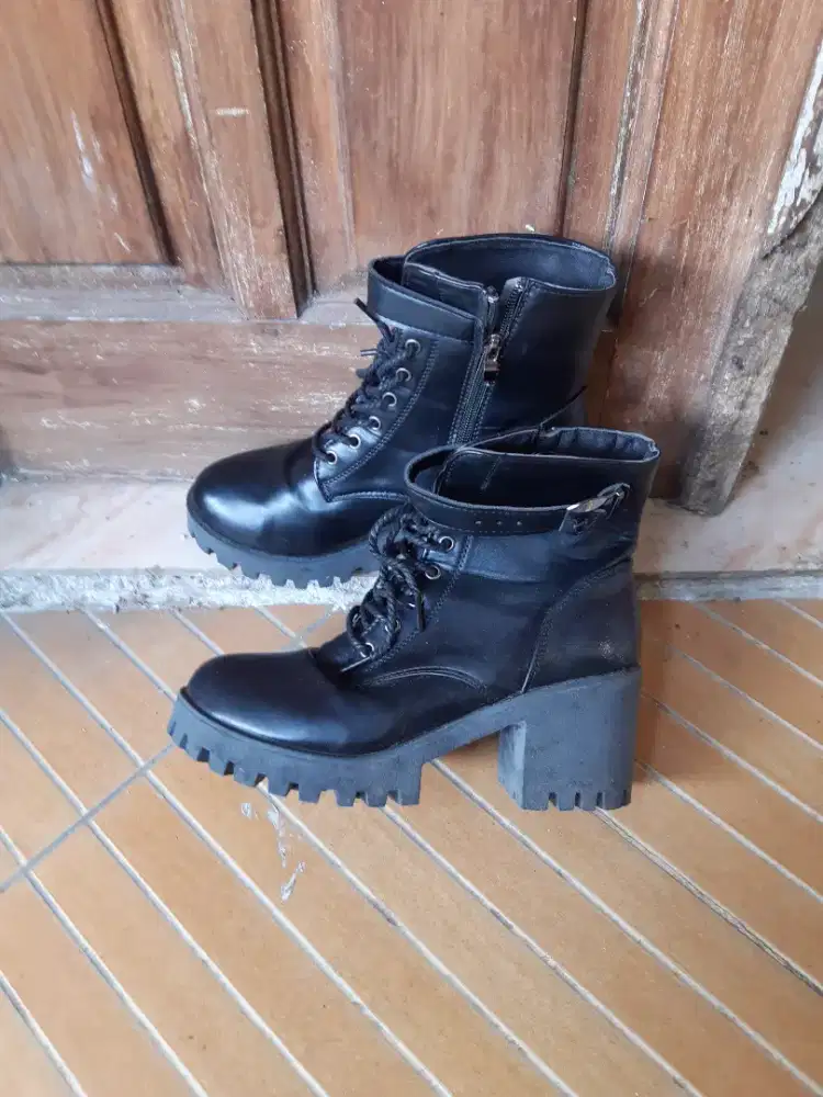 Sepatu Boot Wanita