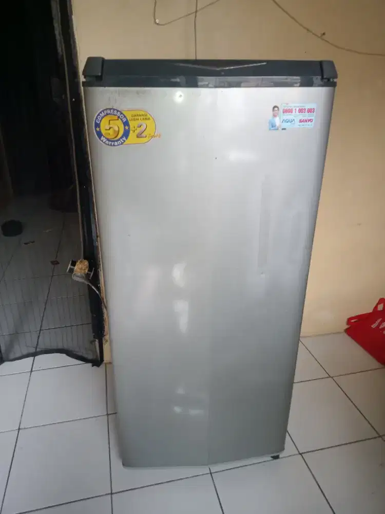Kulkas 1pintu merk AQUA SANYO AQR-D187