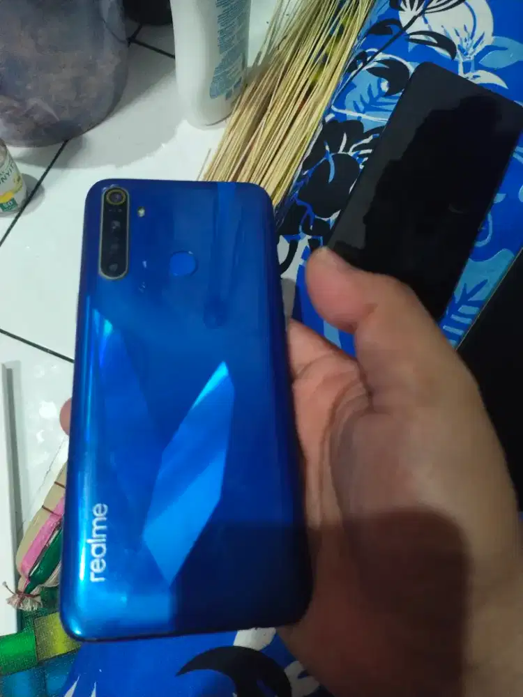 REALME 5i Ram4-64GB-batangan-snapdragon665-kondisi normal sehat