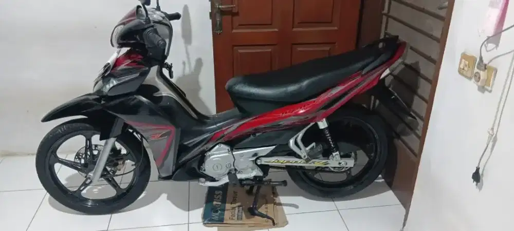 Yamaha Jupiter Z 2010 , mesin bodi halus , no mines s. Pakai buktikan