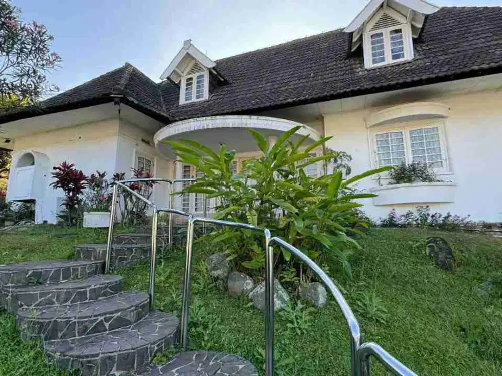 Rumah Murah Asri Model American Classic lokasi strategis di Setrasari Bandung