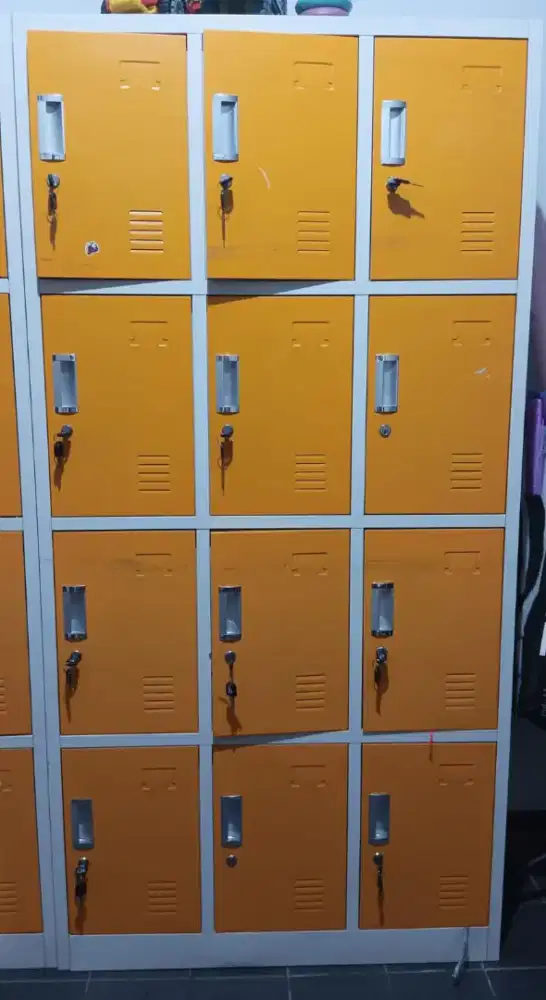 DIJUAL LOKER BESI 12 PINTU – Rp1.600.000 NEGO