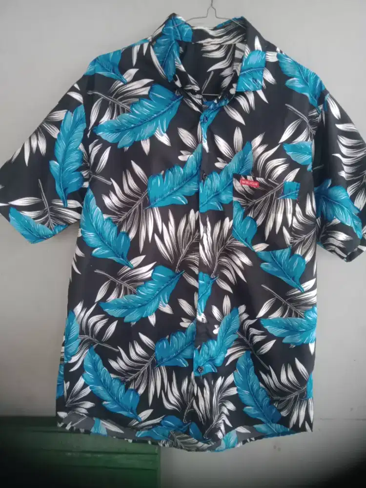Kemeja pantai motif