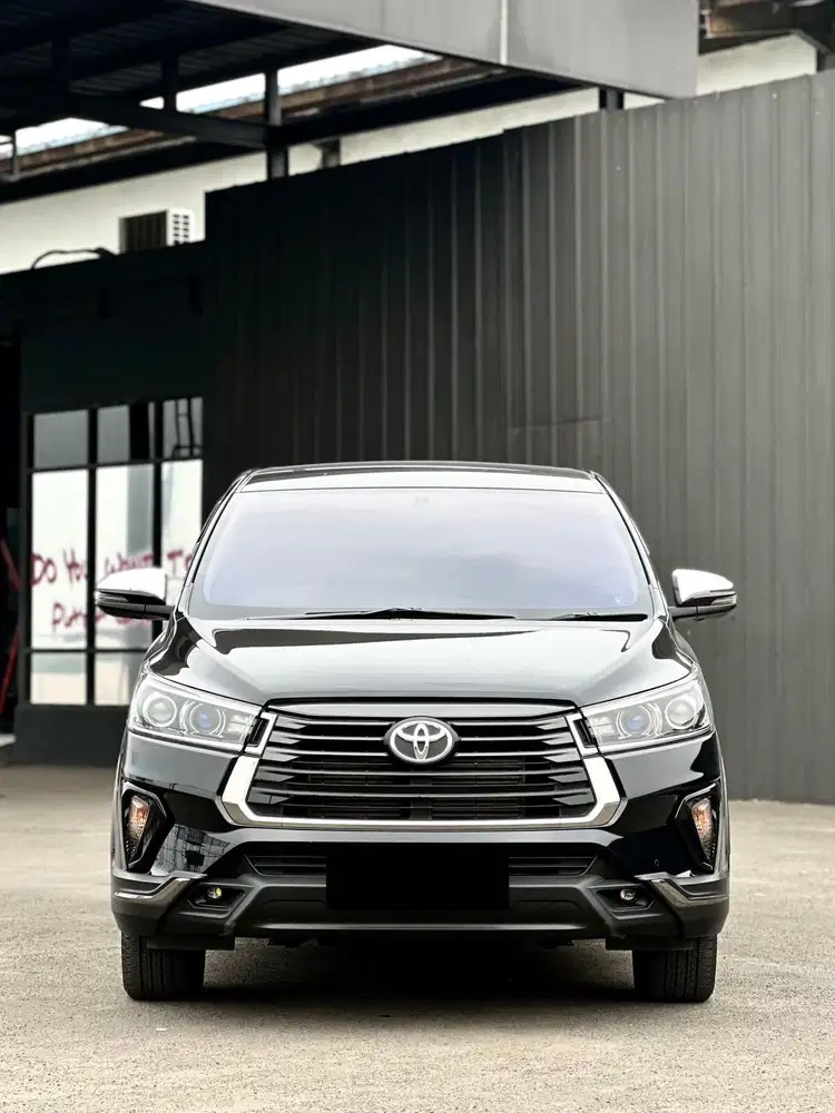 Toyota innova venturer 2023 low km 17 ribuan like new full ori