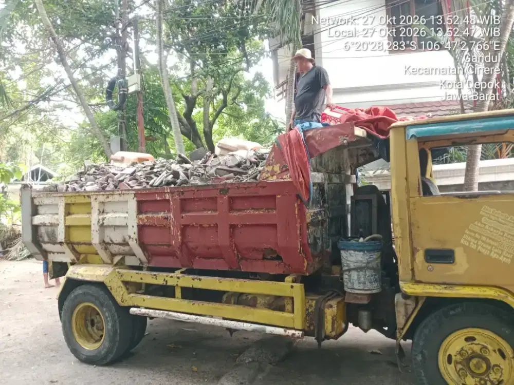 mobil tanah sampah proyek puing bongkaran