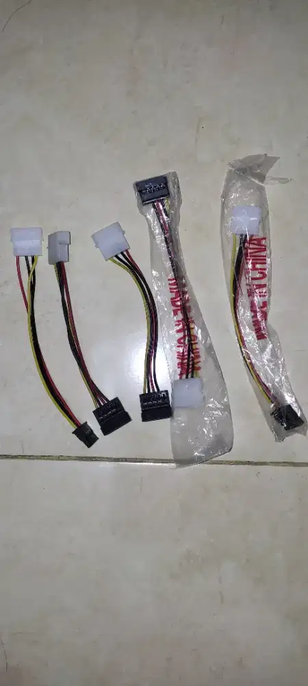 Kabel Molex to Sata