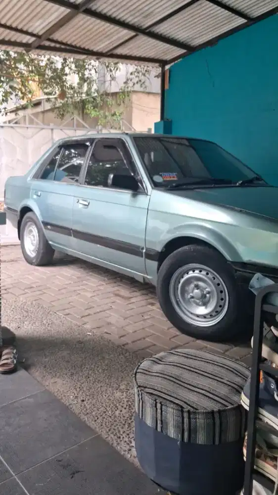 Jual mobil Mazda 323