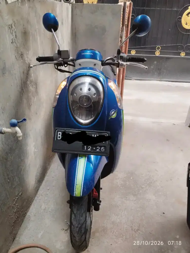 Motor Scoopy biru