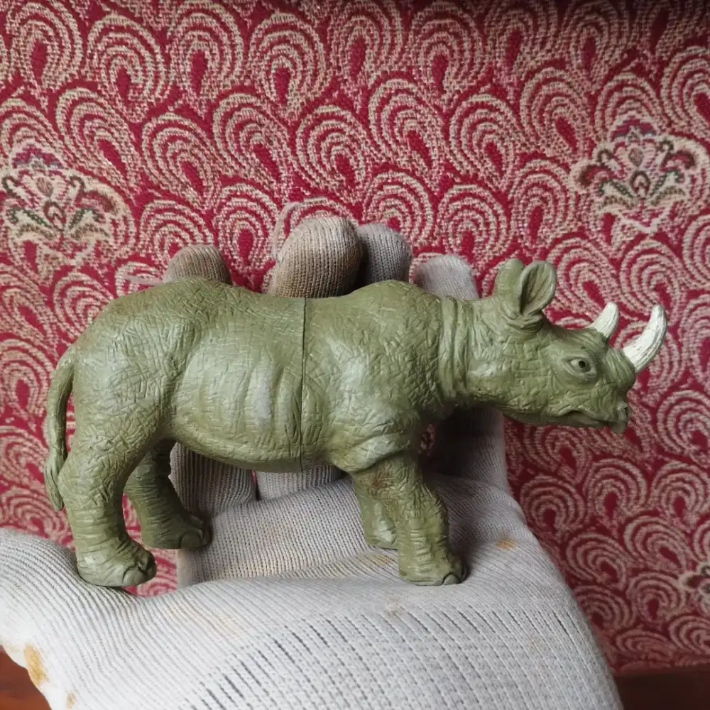 Mainan Miniatur Hewan Badak