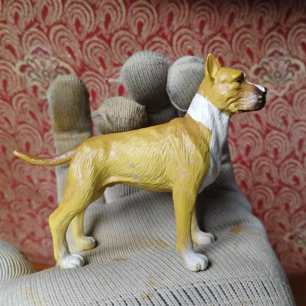 Mainan Miniatur Hewan American Pitbull