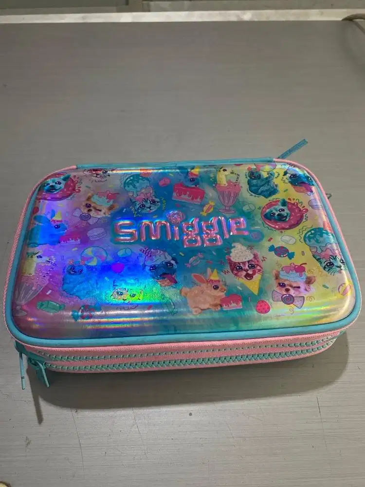 Kotak pensil smiggle