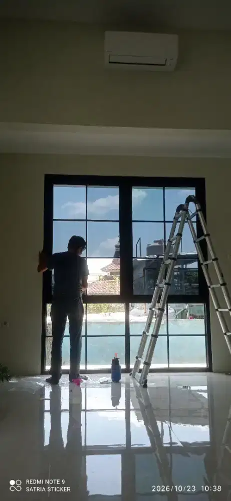 Pusat kaca film oneway