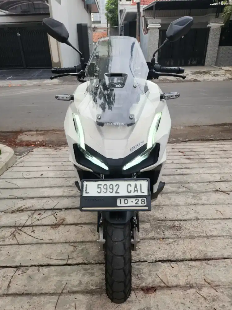 Honda adv 160 ABS 2023 HSTC remote km9rb jrg pakai putih mulus sby