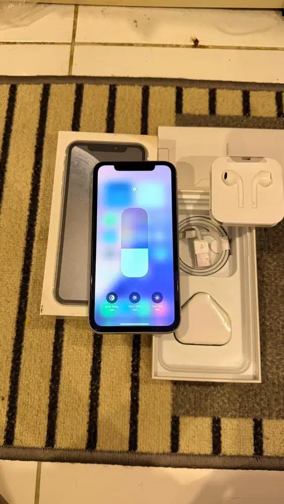Iphone Xr White 64GB Mulus Lengkap Terdaftar