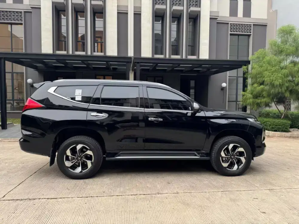 DIJUAL KM 3000 PAJERO SPORT DAKAR 4X2 HITAM