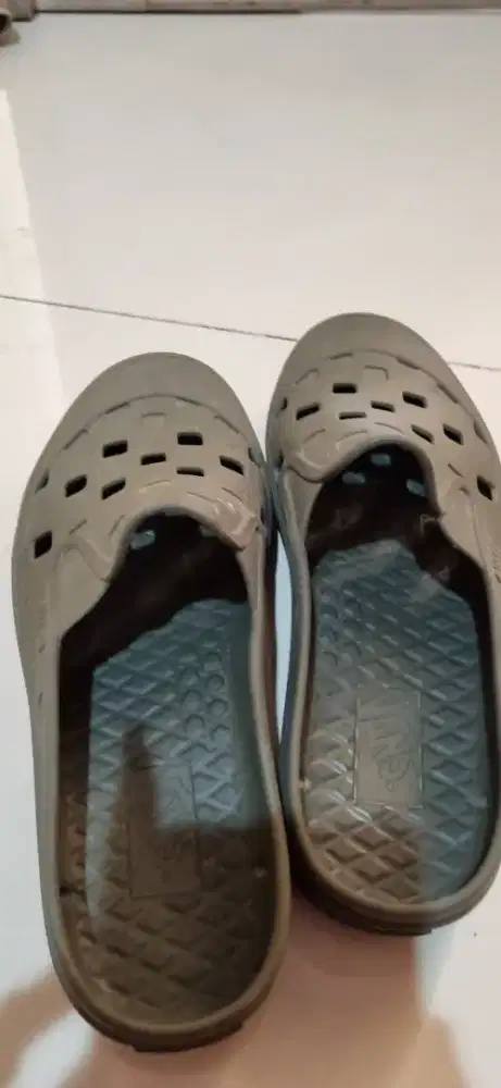 Sendal vans mule