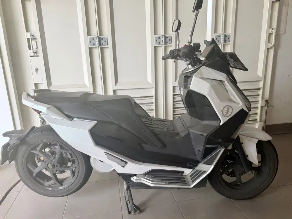 Dijual Motor Listrik Alva Cervo 2024 Putih - KM17000 siap pakai