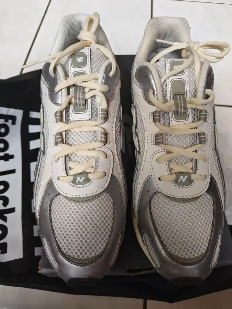 Sepatu New Balance 204L
