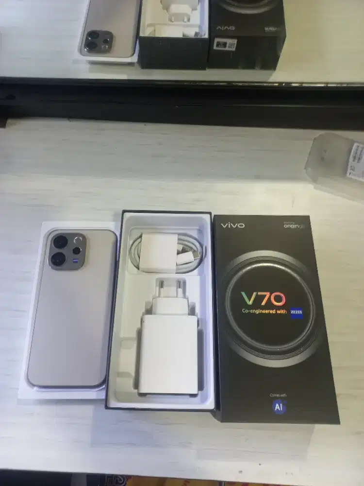 Vivo v70 RAM 12/256GB