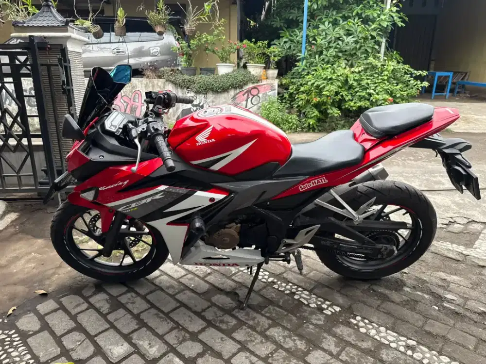 Honda CBR THN 2018 plat B jakarta
