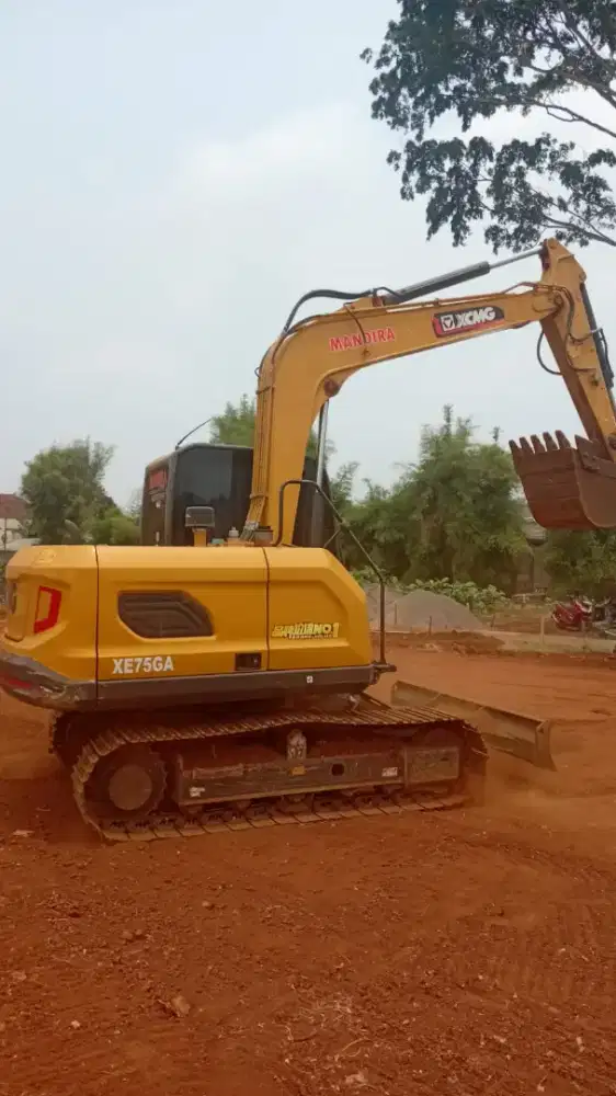 Dumptruck excavator pc 75 bucket wales