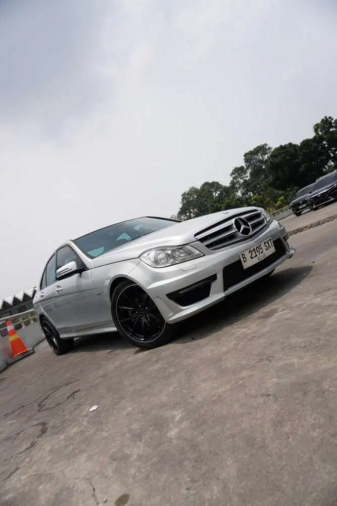 Mercedes-Benz C200 2011 Bensin
