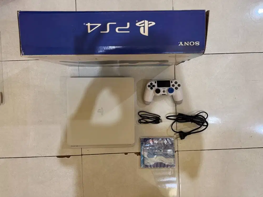 PS4 Slim White 500GB Sudah Terinstall 11 Game Pilihan Siap Main