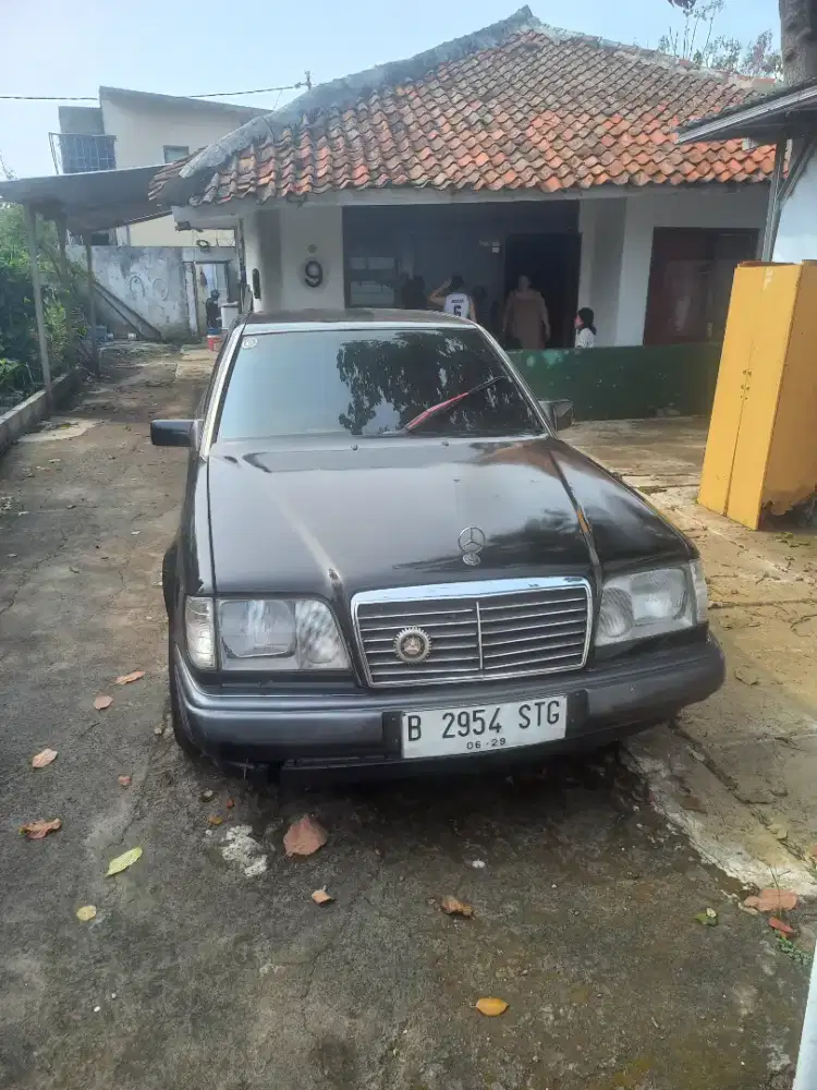 Mercedes-Benz E220 1995 Bensin