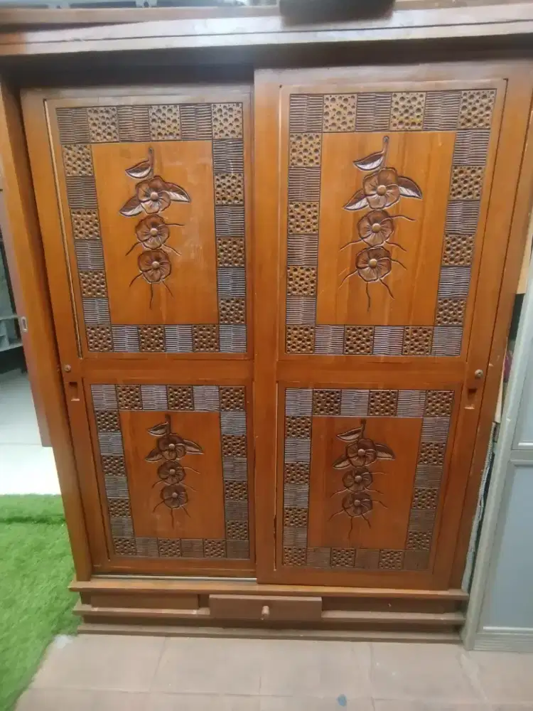Lemari Pakaian Kayu Jati Solid 2 Pintu Geser Ukiran Jepara Klasik