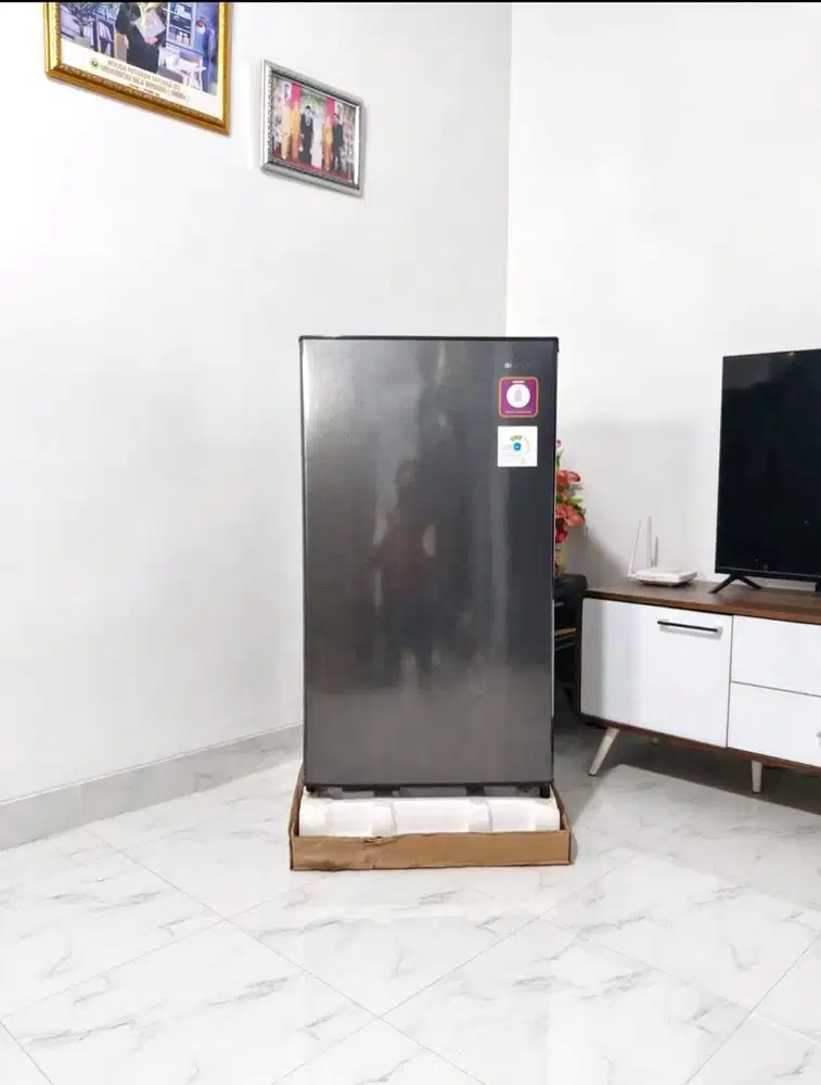 Jual kulkas sharp baru 2bulan pemakaian murah aja