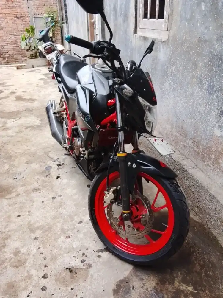 Honda CB150R StreetFire