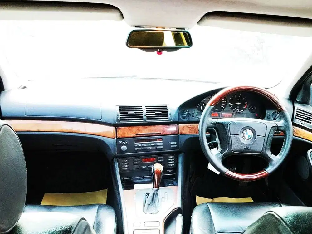 Pjk Jan 2027 BMW 528i E3997 Body Mulus HU Interior Orsinil Siap Pakai